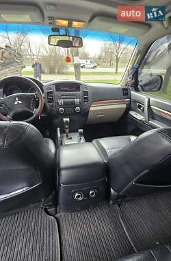 Внедорожник / Кроссовер Mitsubishi Pajero 2007 в 