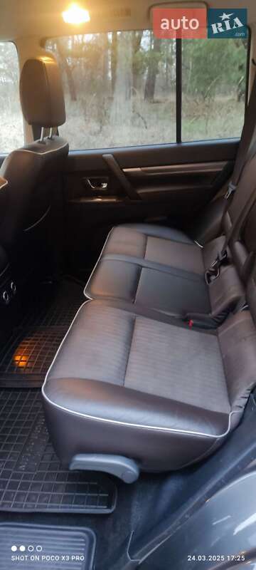 Позашляховик / Кросовер Mitsubishi Pajero 2016 в Смілі