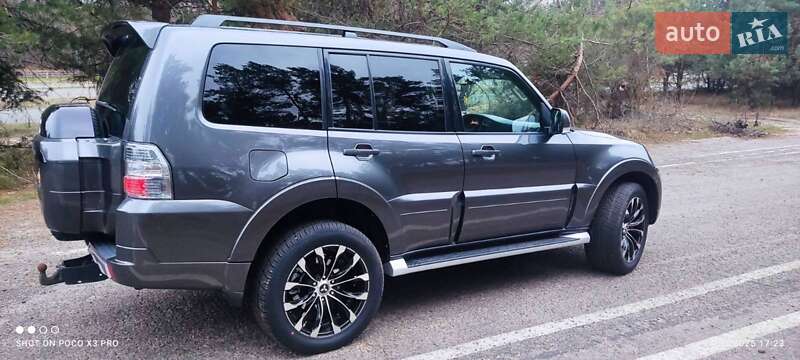 Позашляховик / Кросовер Mitsubishi Pajero 2016 в Смілі