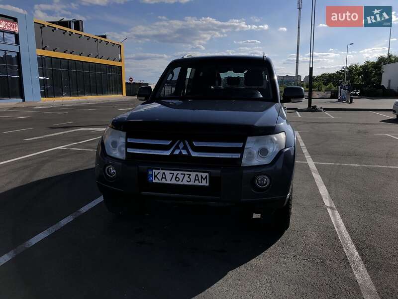 Mitsubishi Pajero 2010