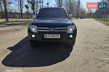 Внедорожник / Кроссовер Mitsubishi Pajero 2007 в 