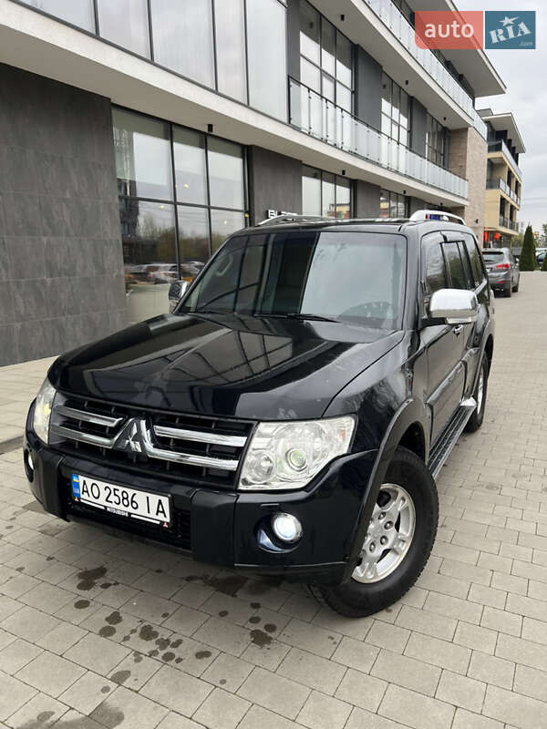 Внедорожник / Кроссовер Mitsubishi Pajero 2007 в 