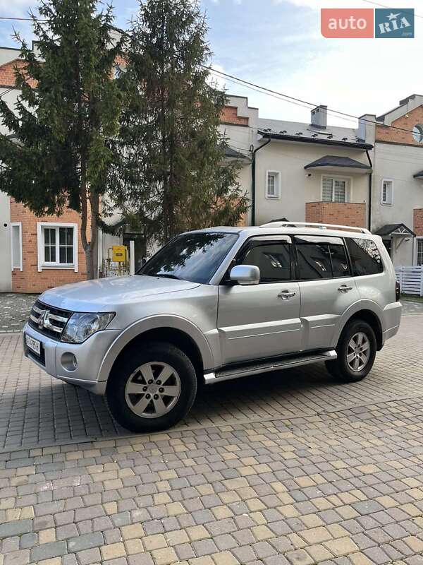 Позашляховик / Кросовер Mitsubishi Pajero 2008 в 