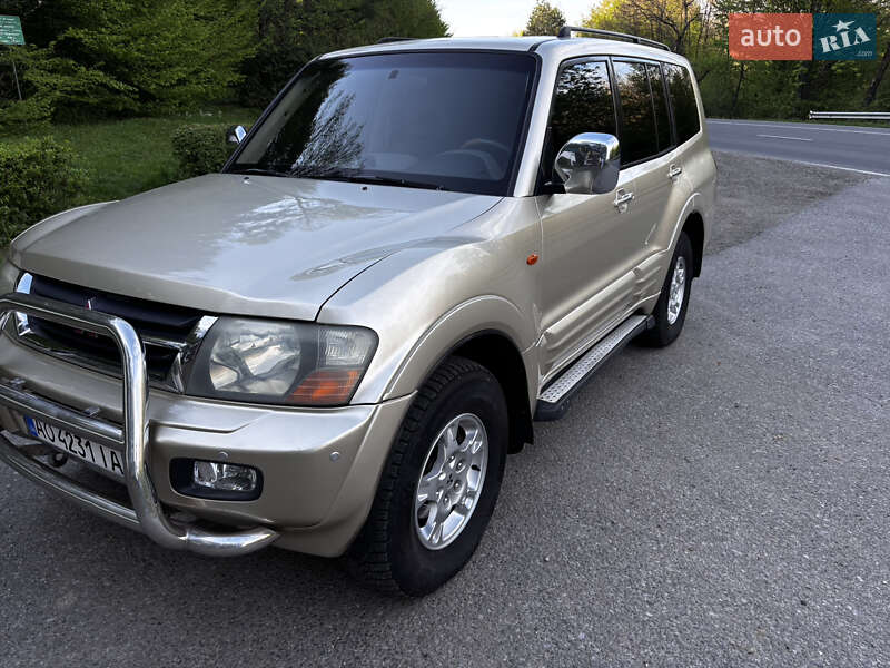 Mitsubishi Pajero 2002