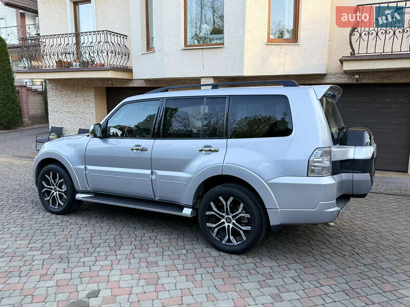 Внедорожник / Кроссовер Mitsubishi Pajero 2017 в Черновцах