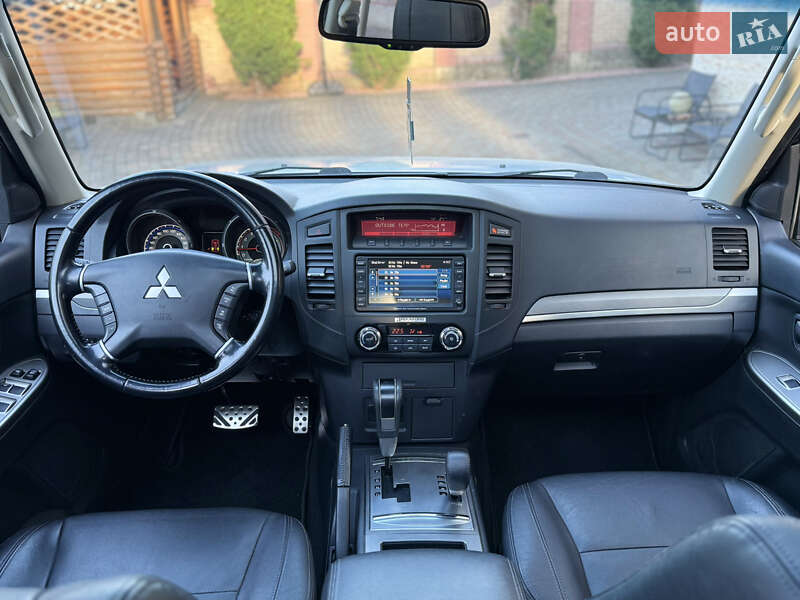 Внедорожник / Кроссовер Mitsubishi Pajero 2017 в Черновцах