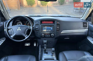 Внедорожник / Кроссовер Mitsubishi Pajero 2017 в 