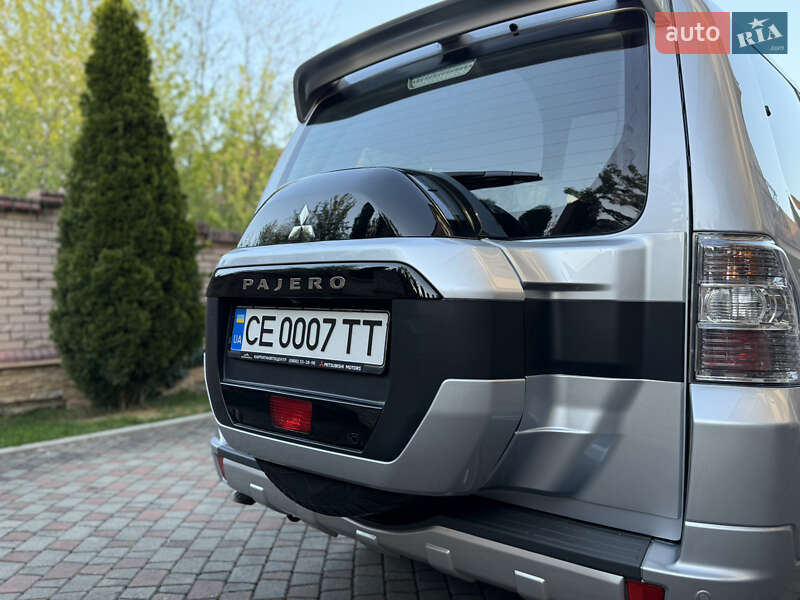 Внедорожник / Кроссовер Mitsubishi Pajero 2017 в Черновцах