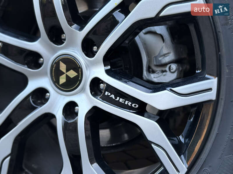Внедорожник / Кроссовер Mitsubishi Pajero 2017 в Черновцах