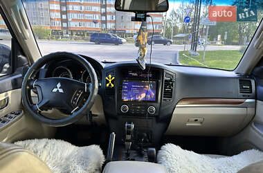 Внедорожник / Кроссовер Mitsubishi Pajero 2007 в 