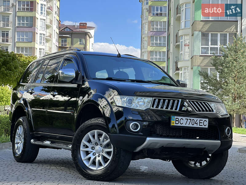 Позашляховик / Кросовер Mitsubishi Pajero 2011 в 