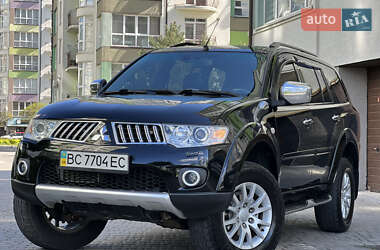 Позашляховик / Кросовер Mitsubishi Pajero 2011 в 