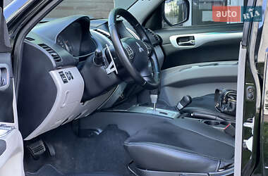 Позашляховик / Кросовер Mitsubishi Pajero 2011 в 
