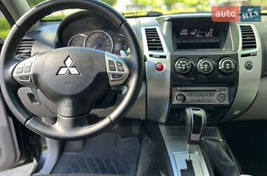 Позашляховик / Кросовер Mitsubishi Pajero 2011 в 