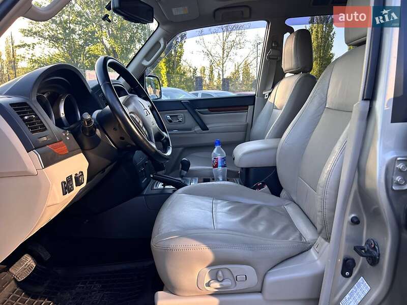 Внедорожник / Кроссовер Mitsubishi Pajero 2007 в Одессе