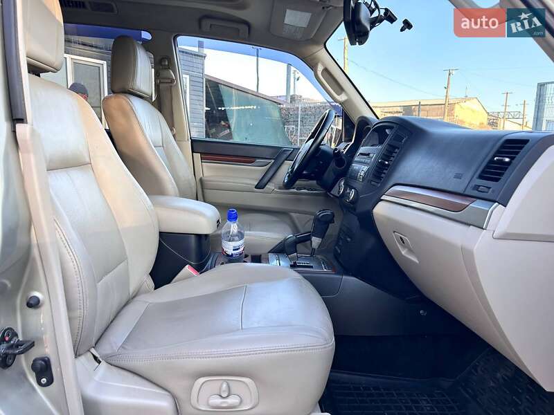 Внедорожник / Кроссовер Mitsubishi Pajero 2007 в Одессе