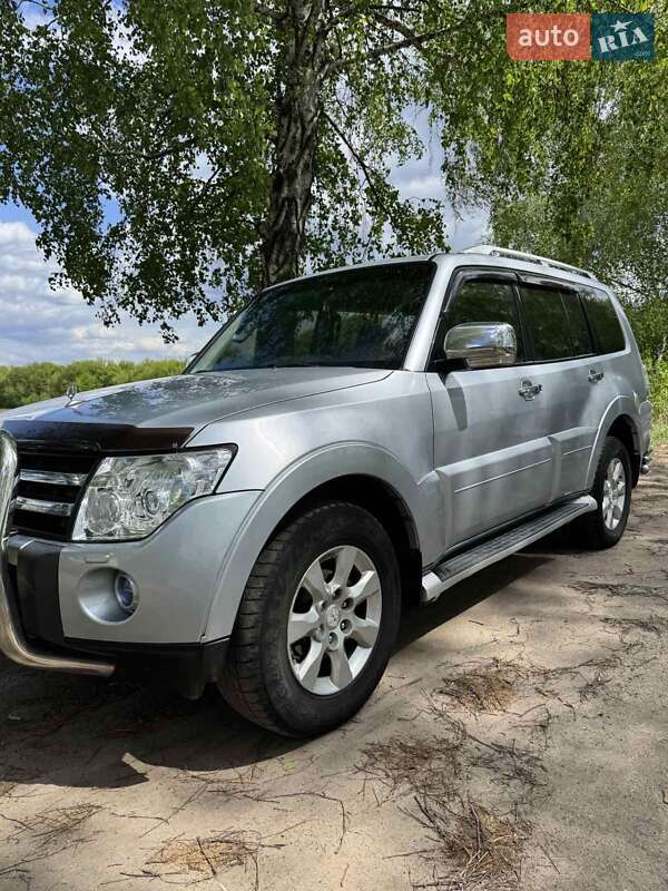 Позашляховик / Кросовер Mitsubishi Pajero 2008 в Харкові
