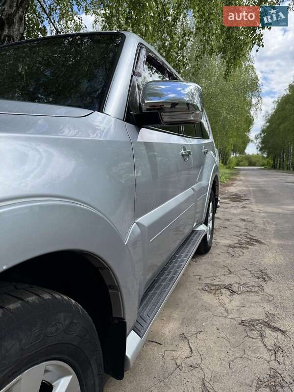 Позашляховик / Кросовер Mitsubishi Pajero 2008 в Харкові