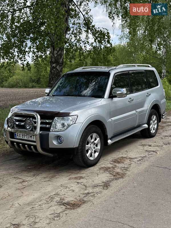Позашляховик / Кросовер Mitsubishi Pajero 2008 в Харкові