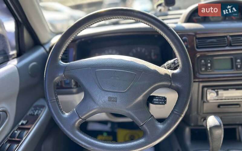 Позашляховик / Кросовер Mitsubishi Pajero 2003 в Чернівцях