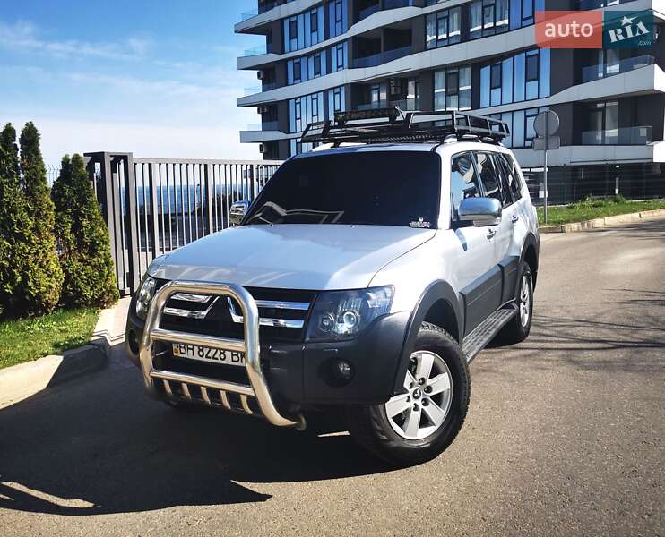 Внедорожник / Кроссовер Mitsubishi Pajero 2007 в 