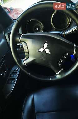 Внедорожник / Кроссовер Mitsubishi Pajero 2007 в 