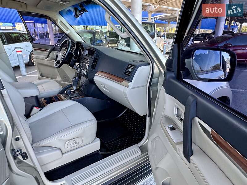 Позашляховик / Кросовер Mitsubishi Pajero 2008 в Дніпрі