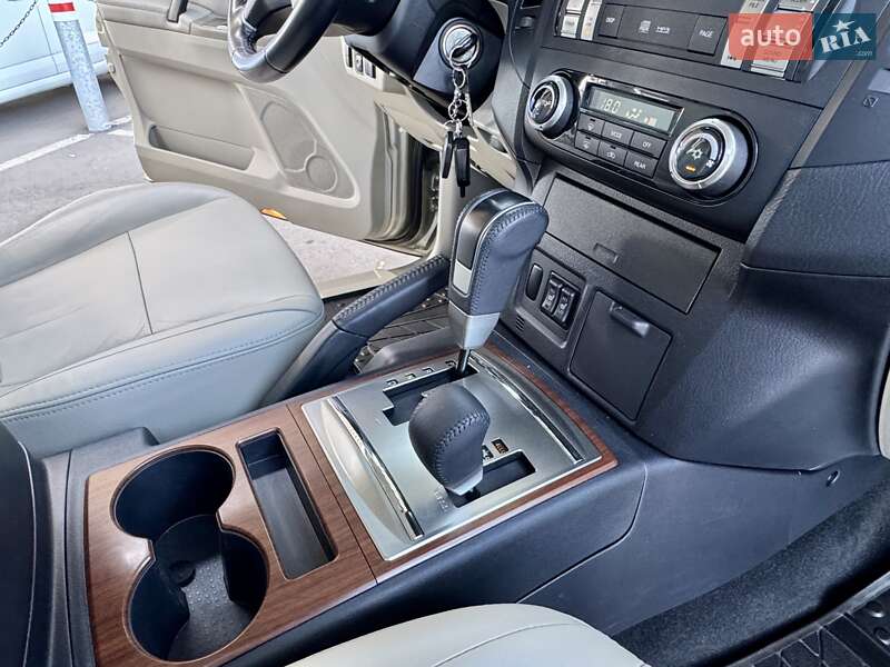 Позашляховик / Кросовер Mitsubishi Pajero 2008 в Дніпрі