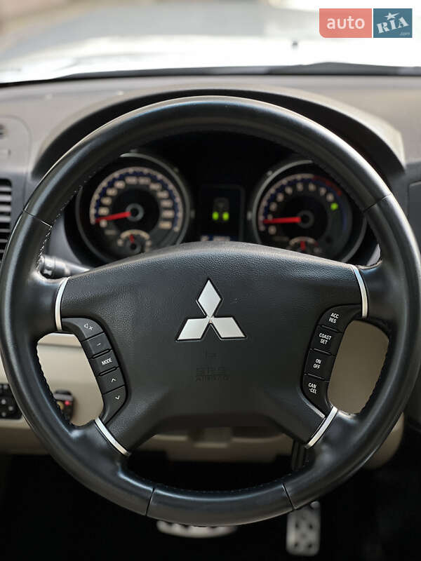 Внедорожник / Кроссовер Mitsubishi Pajero 2008 в Вольногорске