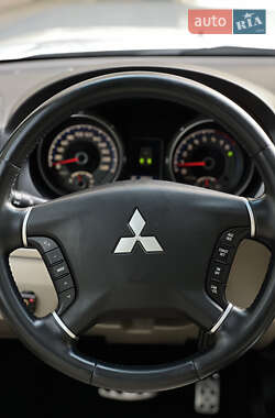 Внедорожник / Кроссовер Mitsubishi Pajero 2008 в 