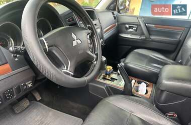 Позашляховик / Кросовер Mitsubishi Pajero 2008 в 
