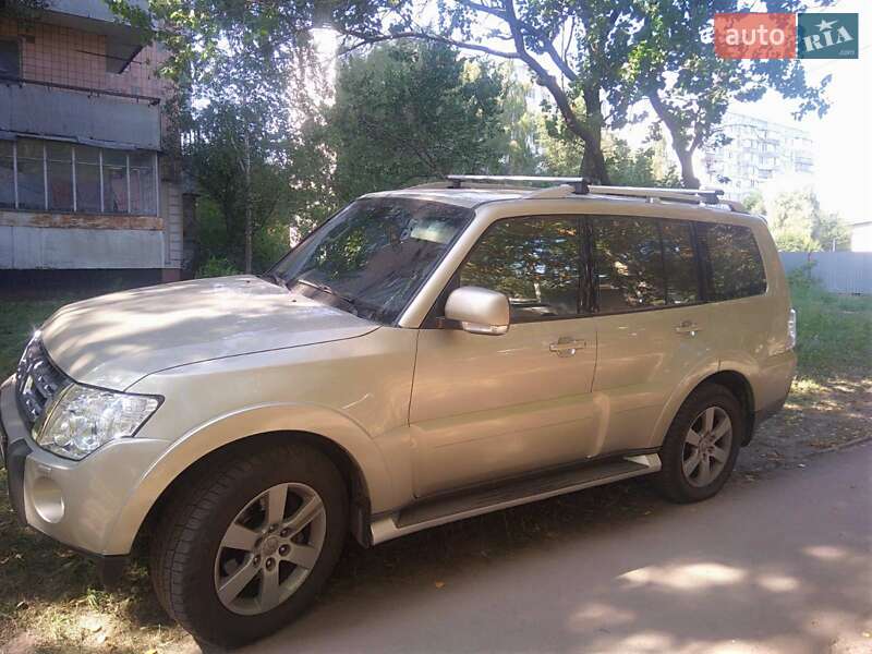 Позашляховик / Кросовер Mitsubishi Pajero 2008 в Обухові