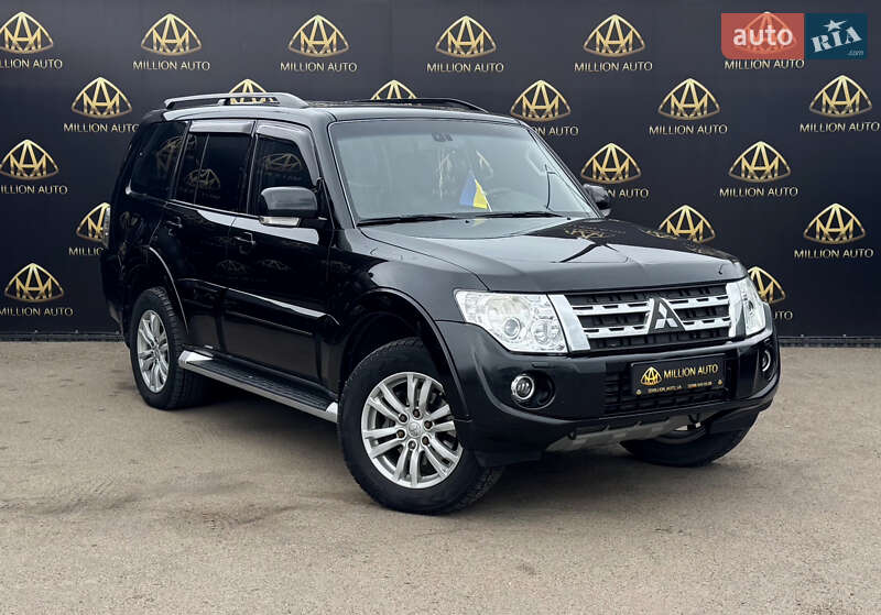 Позашляховик / Кросовер Mitsubishi Pajero 2012 в 
