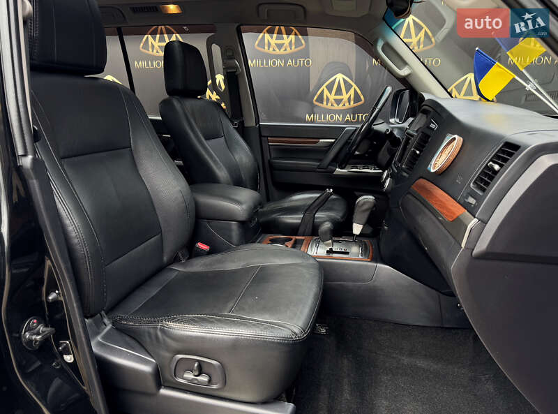 Внедорожник / Кроссовер Mitsubishi Pajero 2012 в Киеве