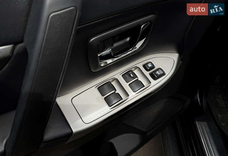 Внедорожник / Кроссовер Mitsubishi Pajero 2012 в Киеве