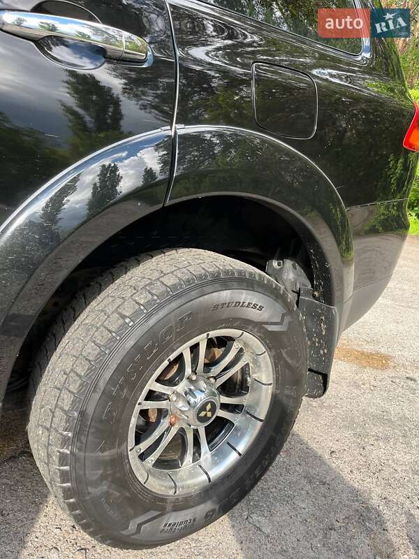 Внедорожник / Кроссовер Mitsubishi Pajero 2013 в Краснограде