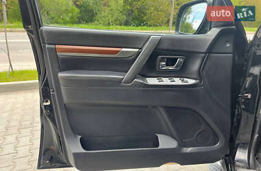 Внедорожник / Кроссовер Mitsubishi Pajero 2007 в 