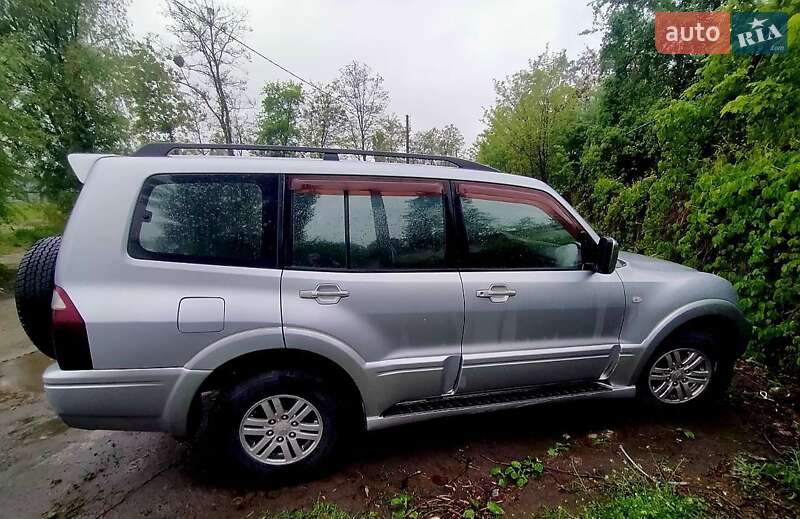Позашляховик / Кросовер Mitsubishi Pajero 2004 в 
