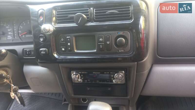 Внедорожник / Кроссовер Mitsubishi Pajero 2004 в Одессе