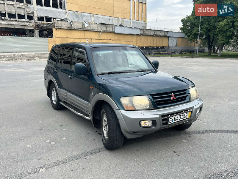 Позашляховик / Кросовер Mitsubishi Pajero 2005 в Харкові