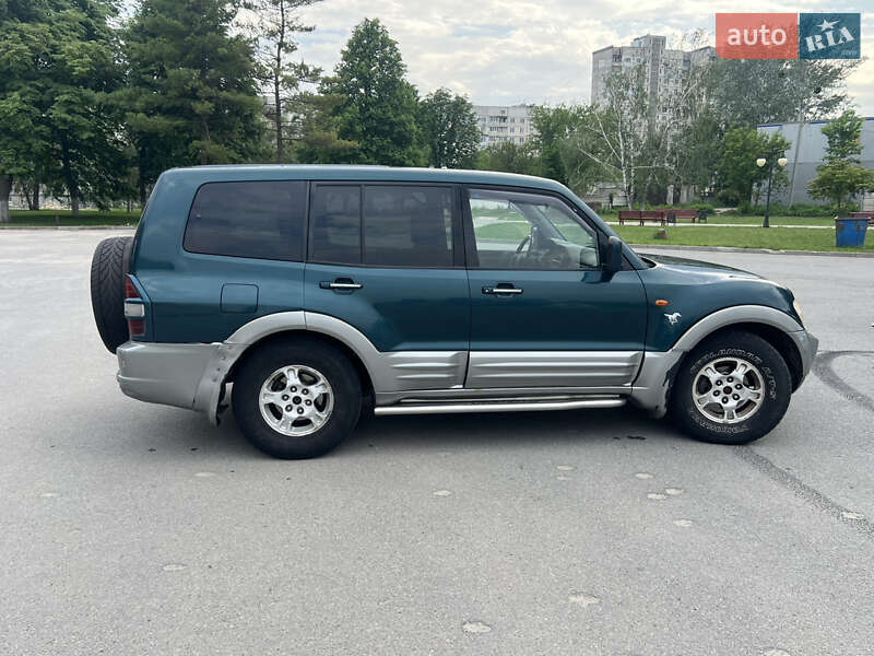 Позашляховик / Кросовер Mitsubishi Pajero 2005 в Харкові