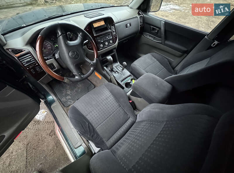 Позашляховик / Кросовер Mitsubishi Pajero 2005 в Харкові