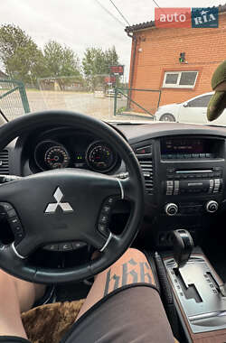 Внедорожник / Кроссовер Mitsubishi Pajero 2010 в 