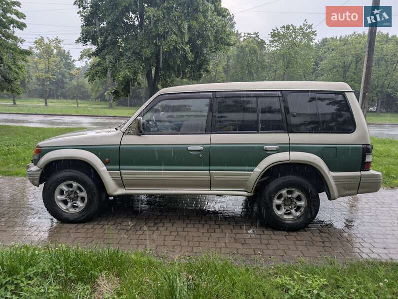 Внедорожник / Кроссовер Mitsubishi Pajero 1996 в Львове