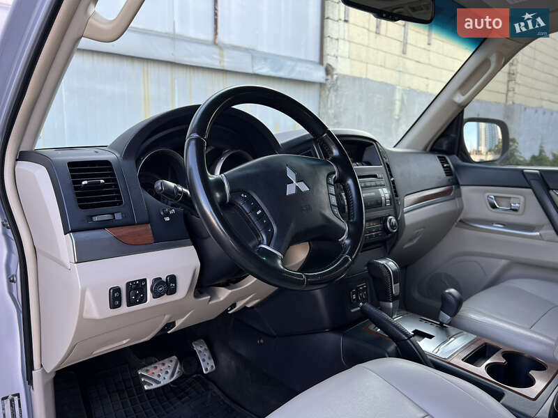 Внедорожник / Кроссовер Mitsubishi Pajero 2007 в Одессе