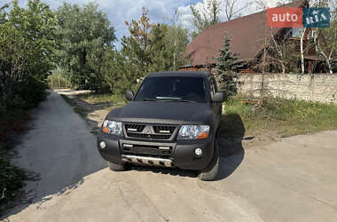 Внедорожник / Кроссовер Mitsubishi Pajero 2005 в Харькове