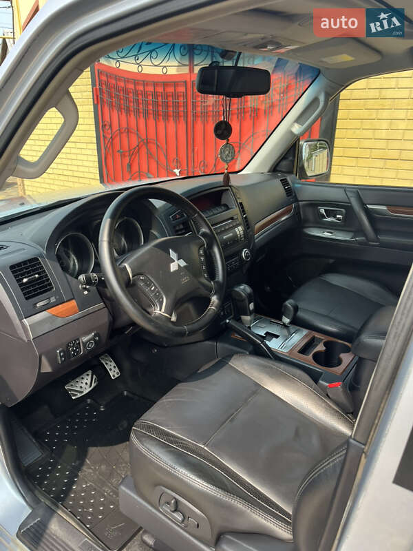 Внедорожник / Кроссовер Mitsubishi Pajero 2008 в Запорожье фото 7 Внедорожник / Кроссовер Mitsubishi Pajero 2008 в Запорожье