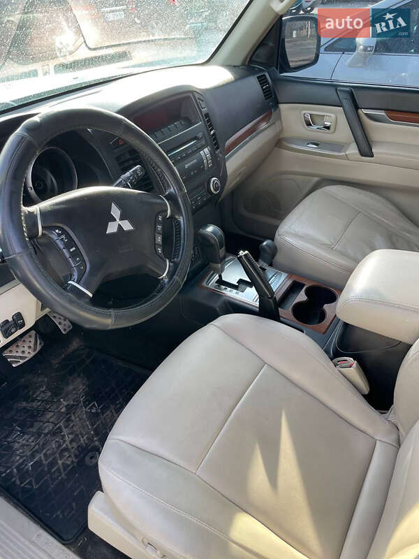 Внедорожник / Кроссовер Mitsubishi Pajero 2007 в Полтаве