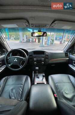 Внедорожник / Кроссовер Mitsubishi Pajero 2007 в 