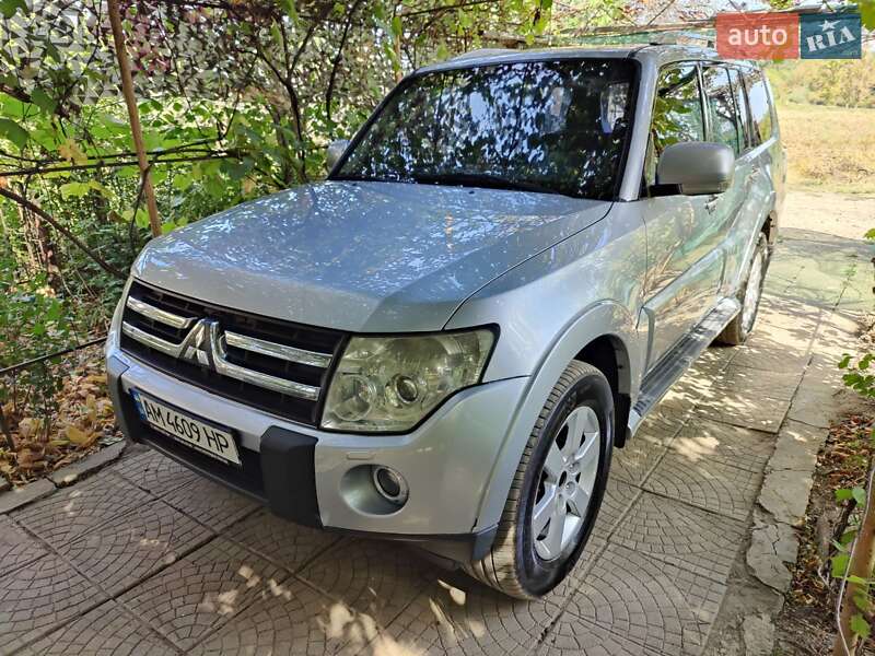 Внедорожник / Кроссовер Mitsubishi Pajero 2007 в Краматорске